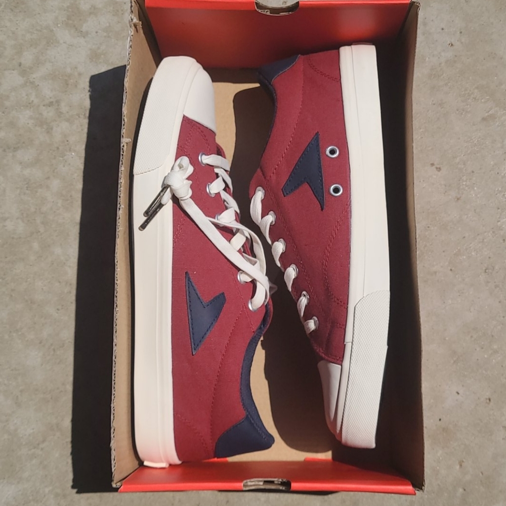 🔥NWOT Bata Sneakers, sz 7.5/9